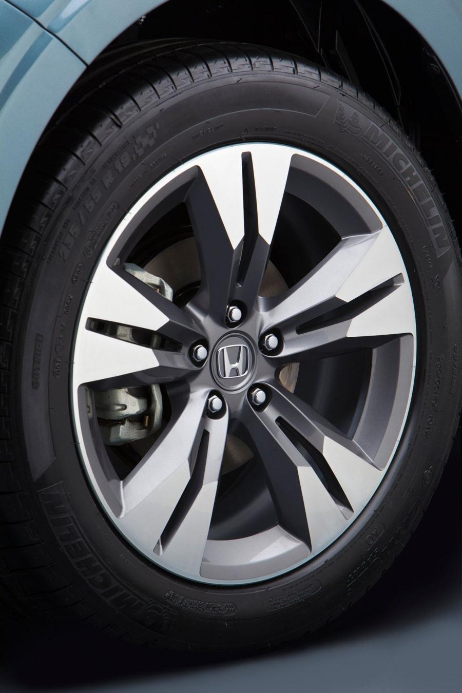  Honda Crosstour Concept 2013 года  (фото 3 из 12)